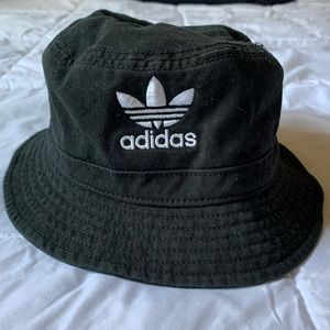 ADIDAS Bucket Hat